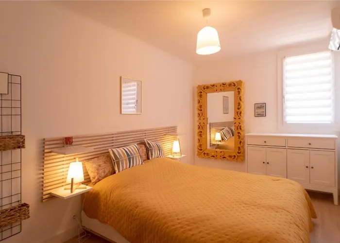 66B - Beautiful Flat 800M From The Sea With Private Parking